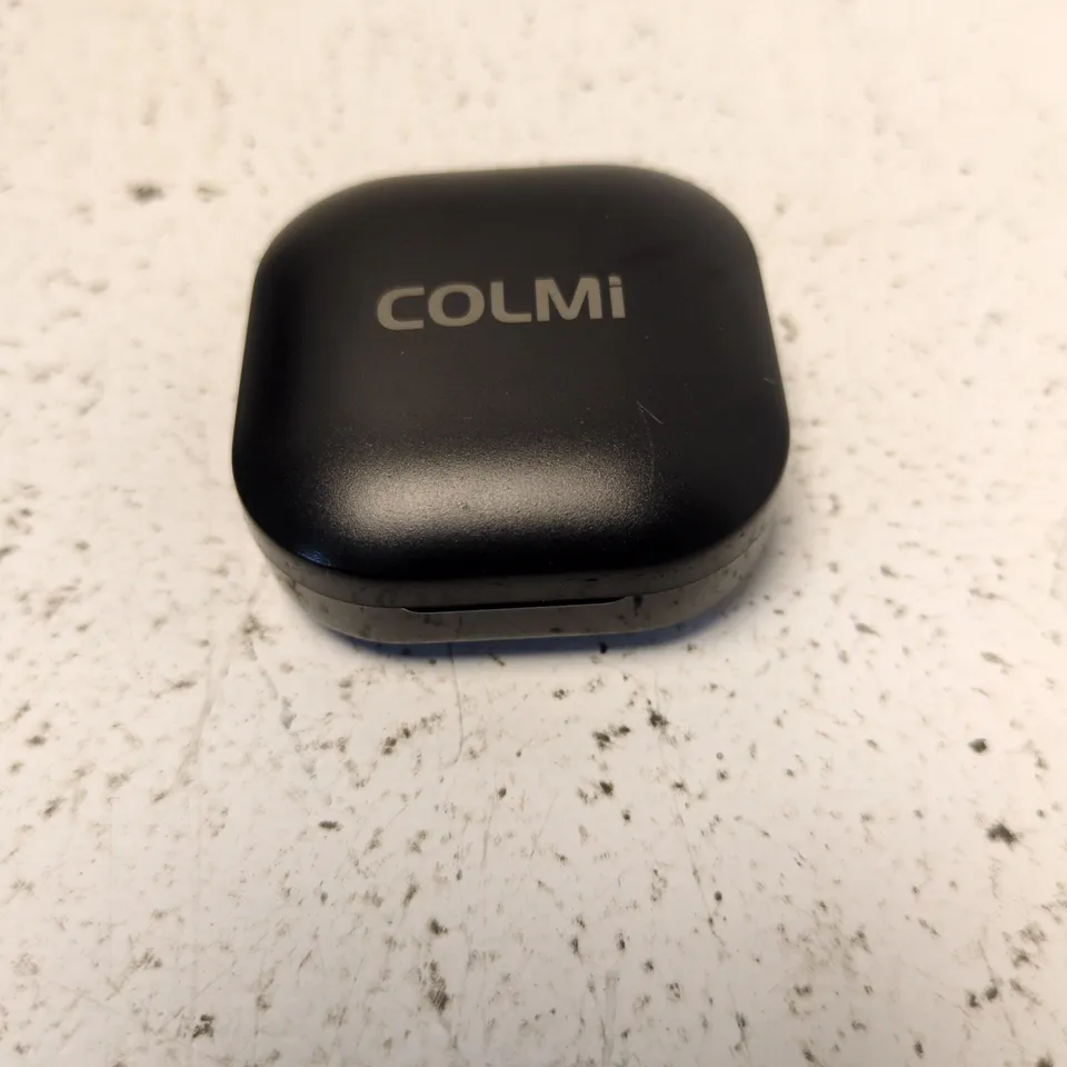 COLMI SMARTWATCH WITH CHARGING CRADLE IN BLACK PROTECTIVE CASE