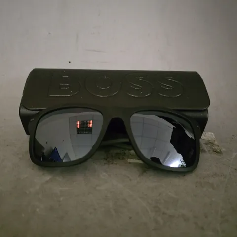 BOSS CLASSIC BLACK SUNGLASSES 