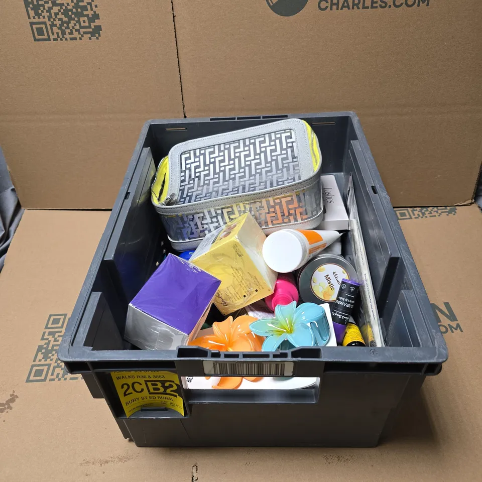 APPROXIMATELY 20 X ASSORTED COSMETIC ITEMS TO INCLUDE VANITY BAG, NECK CREAM, NEUTROGENA FACE SCRUB, LIP BALM ETC