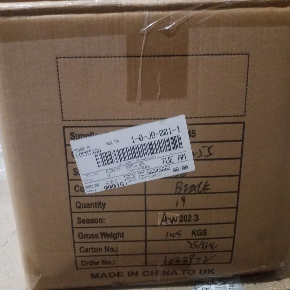 BOX CONTAINING APPROXIMATELY 19 BRAND NEW JULIPA BLACK BOOTCUT JEANS - SIZE 26