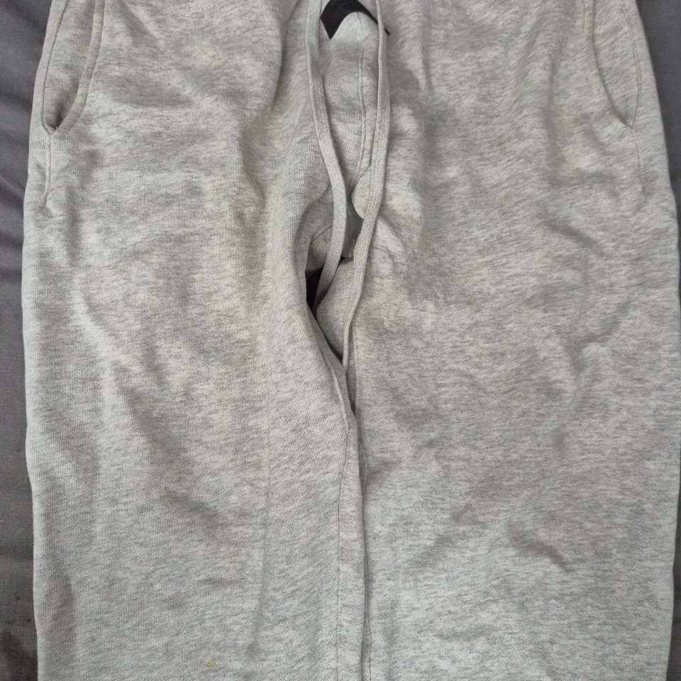 ESSENTIALS FEAR OF GOD JOGGERS IN LIGHT GREY SIZE SMALL