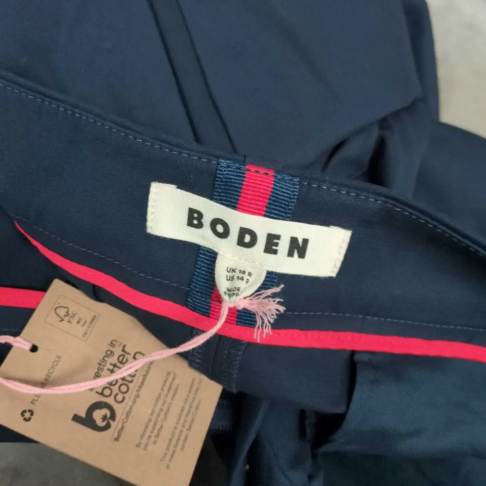 BODEN TROUSERS IN NAVY - UK 18R