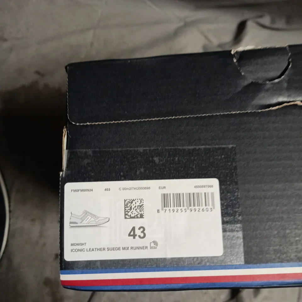 TOMMY HILFIGER MIDNIGHT LEATHER-SUEDE RUNNER SNEAKERS – UK9 (EU43)