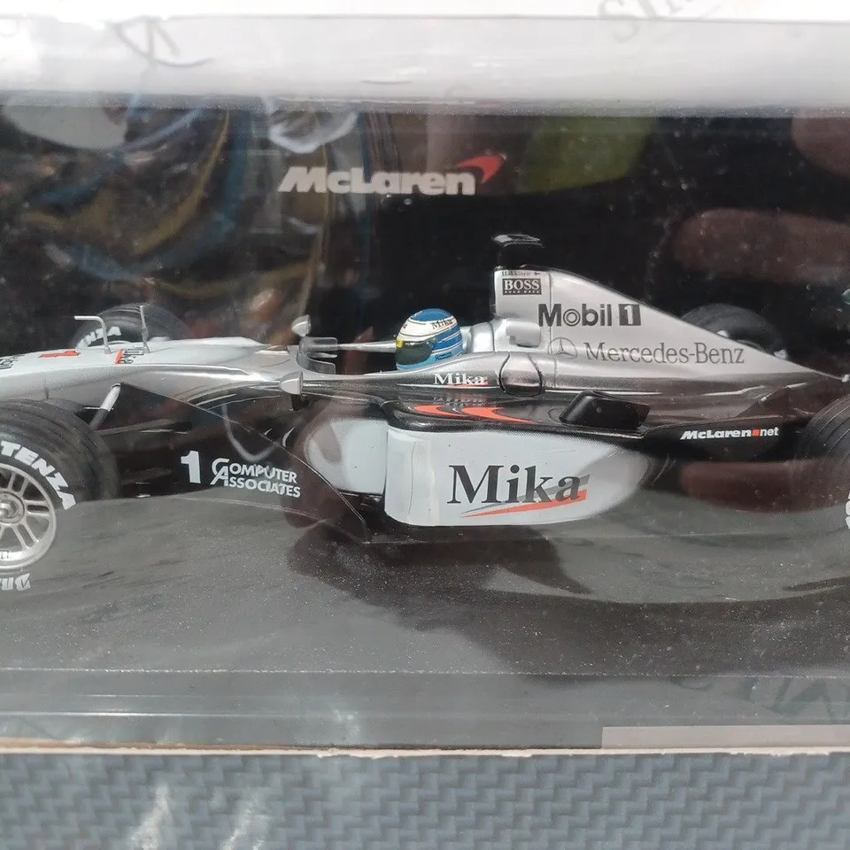 BOXED HOT WHEELS RACING FORMULA ONE MIKA HAKKINEN MCLAREN MP4-15 (2000) 1:18 SCALE COLLECTIBLE MODEL - 26739