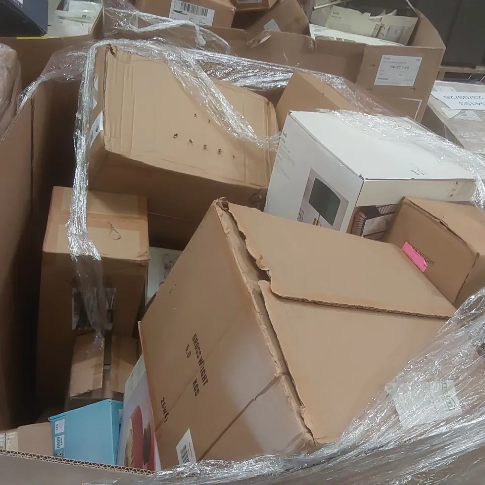 PALLET CONTAINING A VERY LARGE QUANTITY OF ASSORTED DESIGNER LIGHTING PRODUCTS TO INCLUDE: CEILING LIGHTS, TABLE LAMP, FLOOR LAMPS ECT