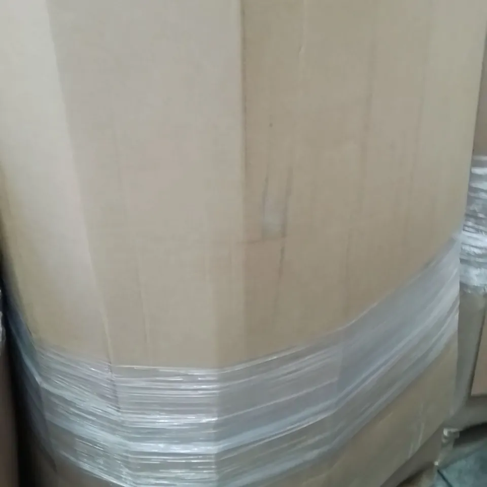 PALLET CONTAINING A LARGE QUANTITY OF PILLOWS