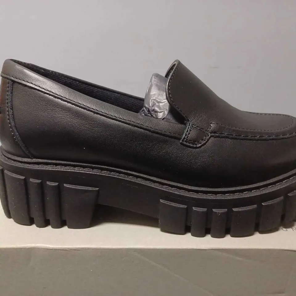 BOXED CLARKS PAGE LOAFER IN BLACK LEATHER - UK 3 