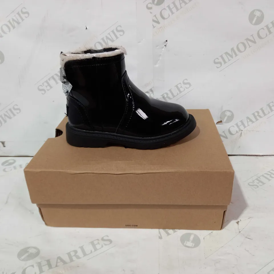BOXED PAIR OF UGG CHILDREN'S BOOTS IN GLOSSY BLACK UK SIZE 7