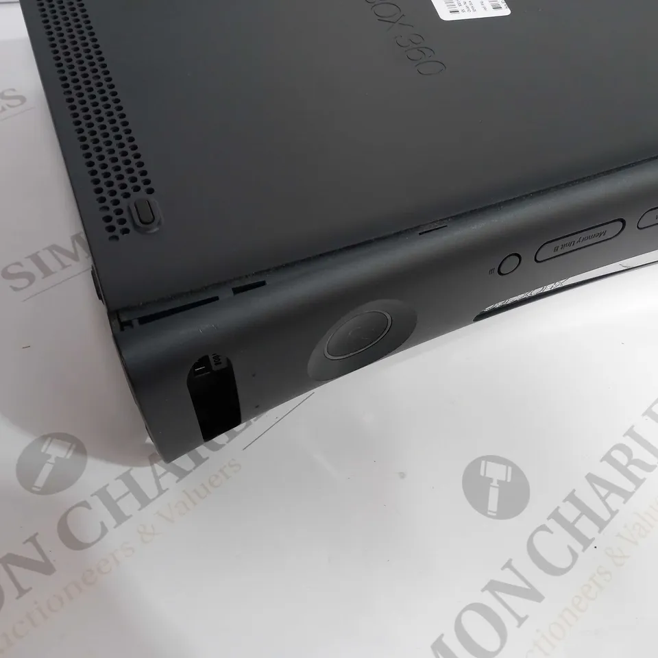 XBOX 360 WITH ONE CONTROLLER