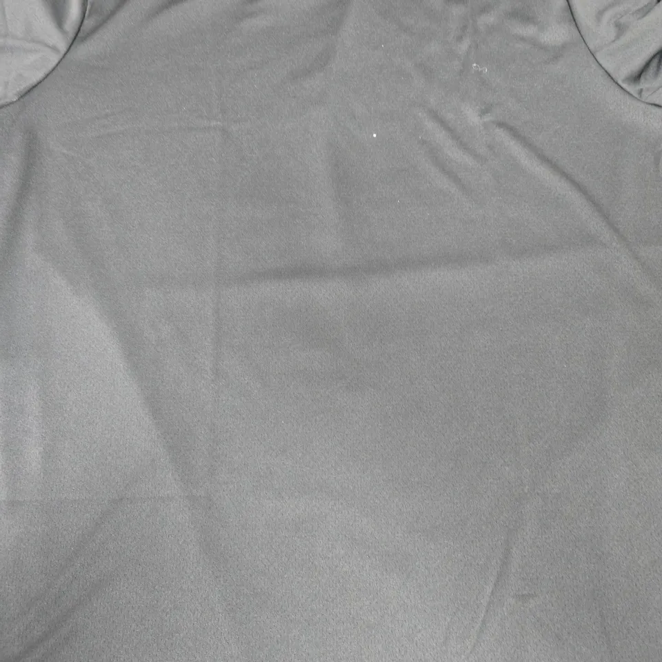 GYM SHARK ARRIVAL REGULAR FIT T-SHIRT IN BLACK SIZE XL
