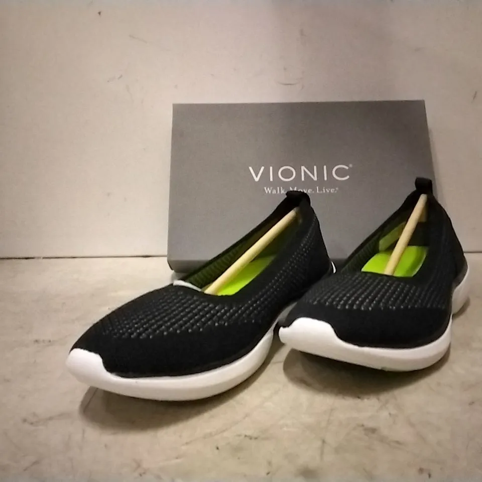 BOXED VIONIC BALLERINA,  BLACK , SIZE 4 , 4 PAIRS 