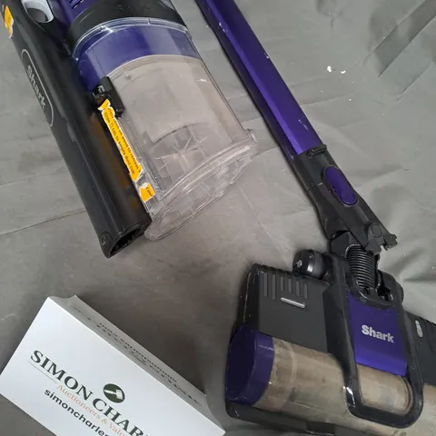 BOXED SHARK ANTI HAIR WRAP CORDLESS PET VACUUM CLEANER IZ202UKT
