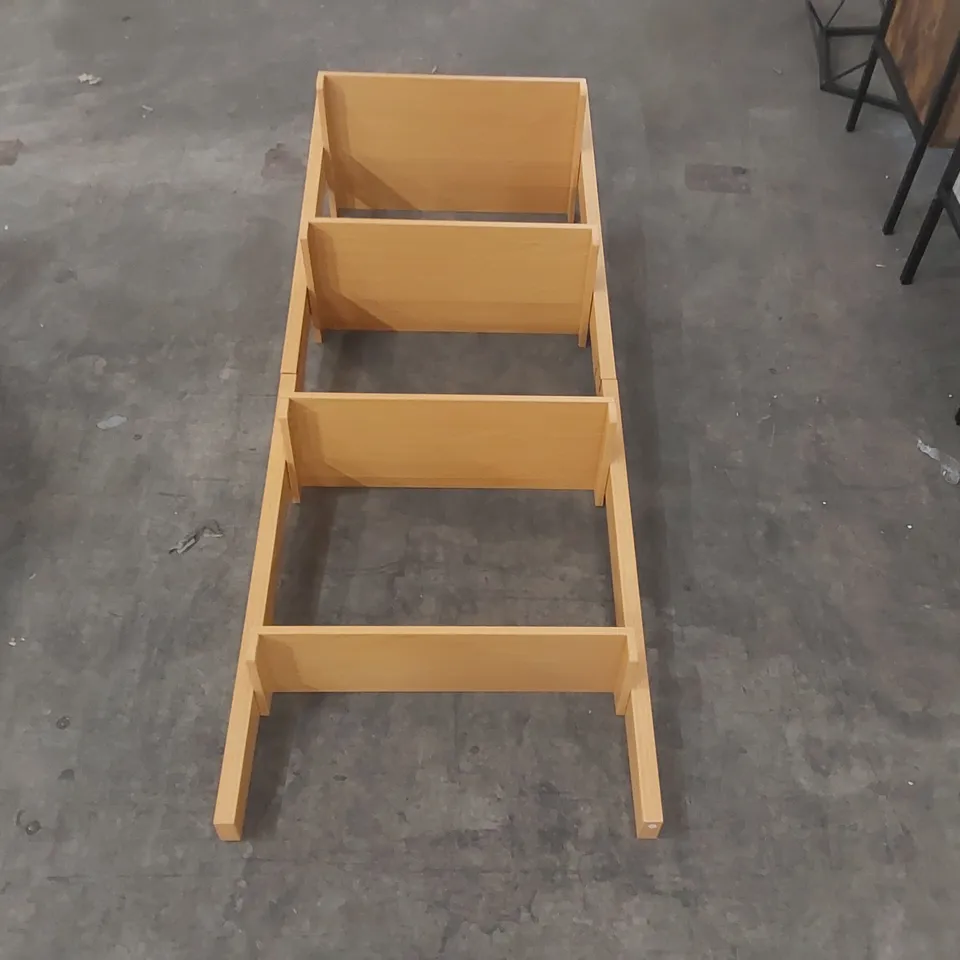WOODEN LADDER BOOKCASE