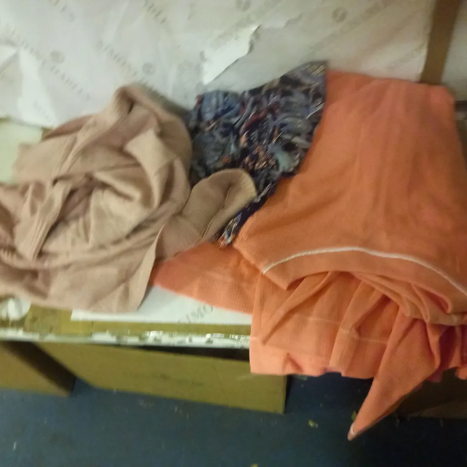 LOT OF APPROX 35 ASSORTED WOMENS DRESSES AND JUMPERS