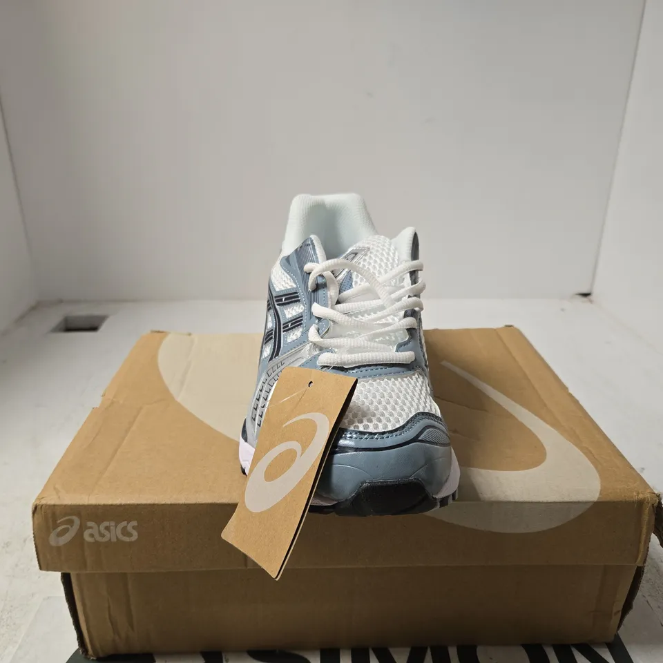 ASICS RUNNING SHOES – UK 9 SILVER/GREY BOXED