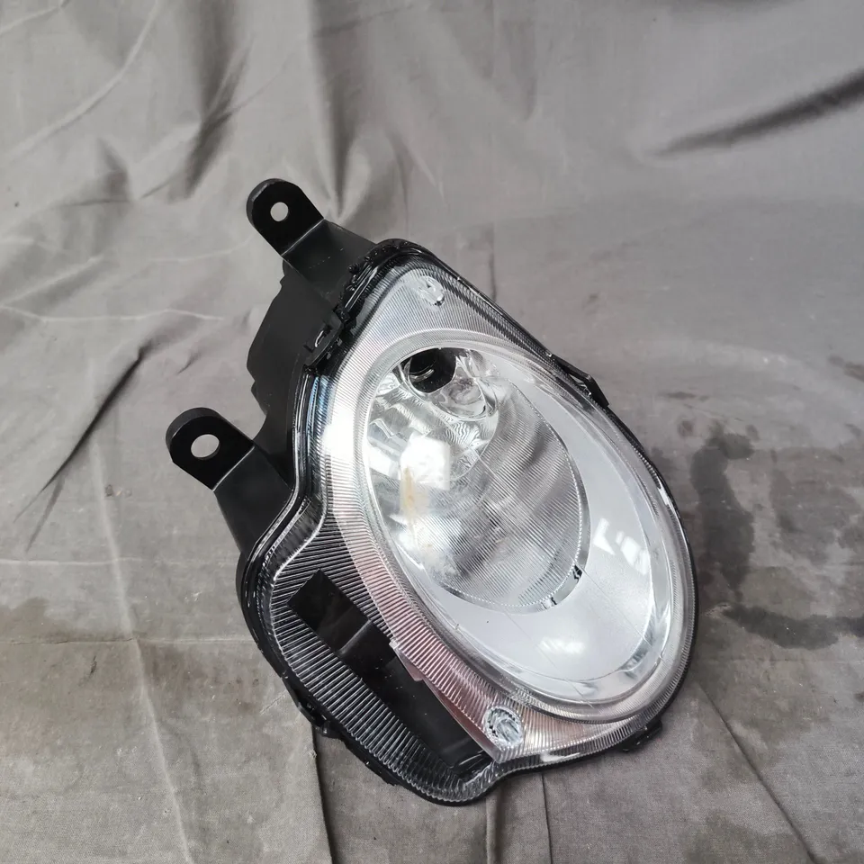 CAR HEADLIGHT ASSEMBLY – CAR UNKNOWN