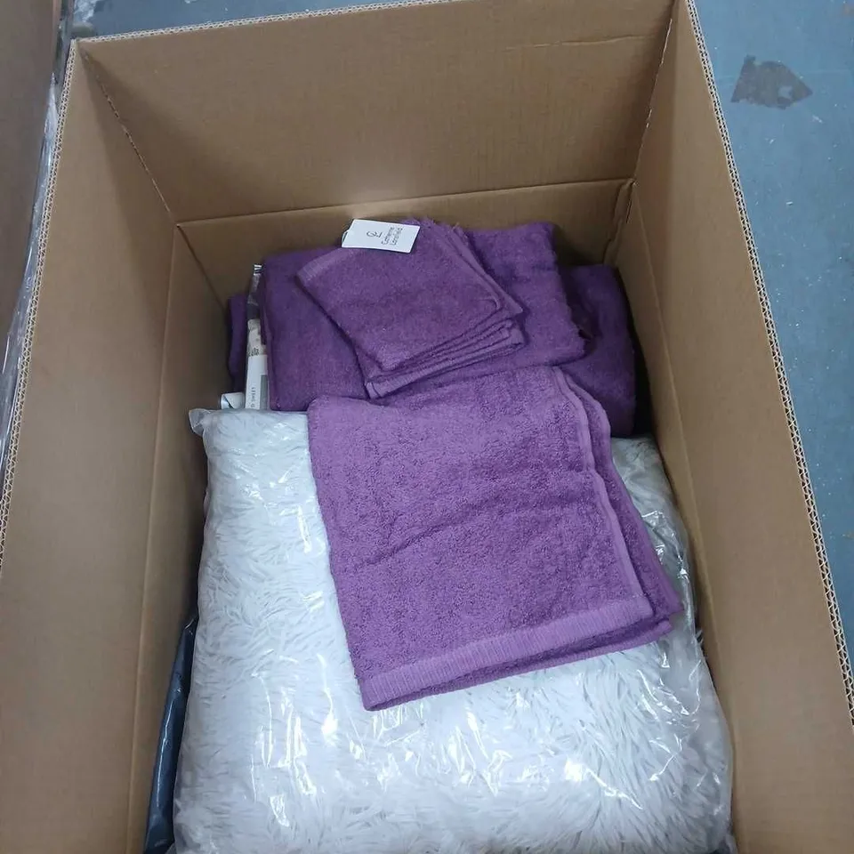 BOX OF APPROXIMATELY 10 ASSORTED HOUSEHOLD ITEMS TO INCLUDE CATHERINE LANSFIELD TOWEL SET, CATHERINE LANSFIELD PILLOW ETC