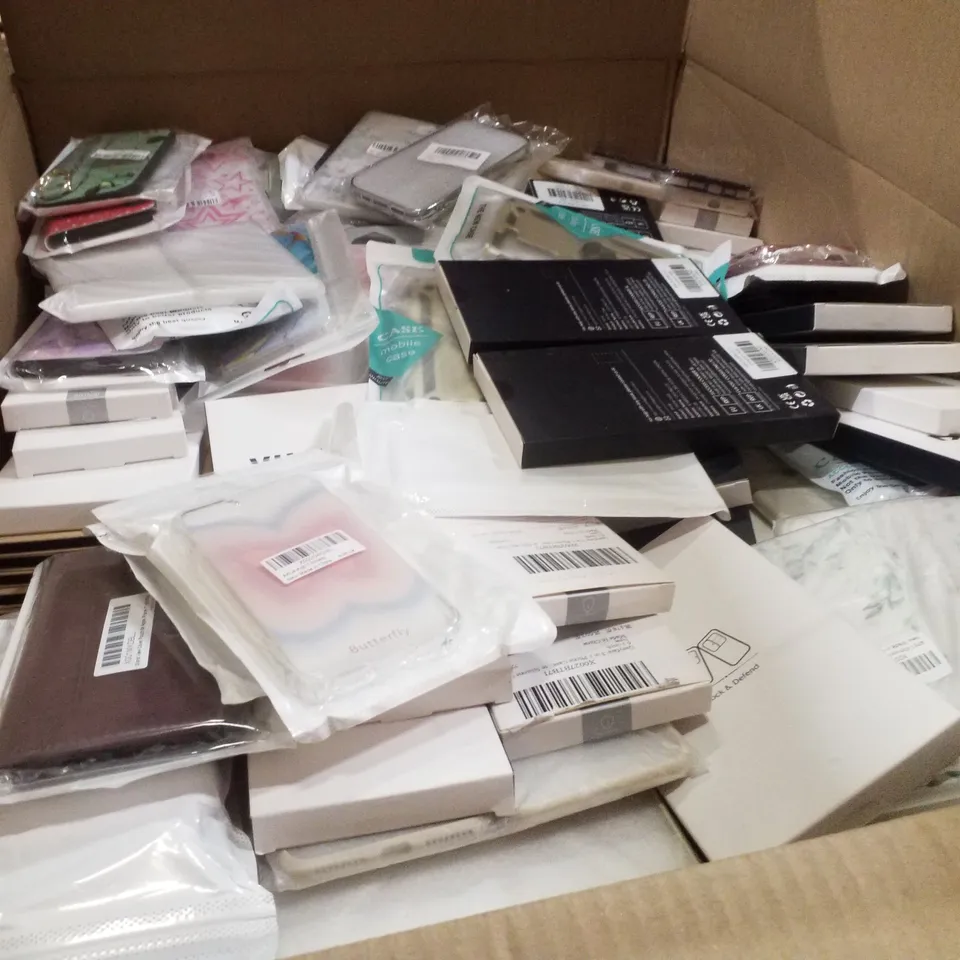 PALLET CONTAINING LARGE QUANTITY OF ASSORTED PHONE CASES