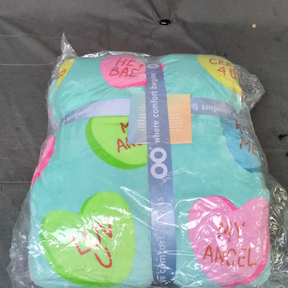 SEALED OODIE OVERSIZED HOODED BLANKET - LOVE HEARTS