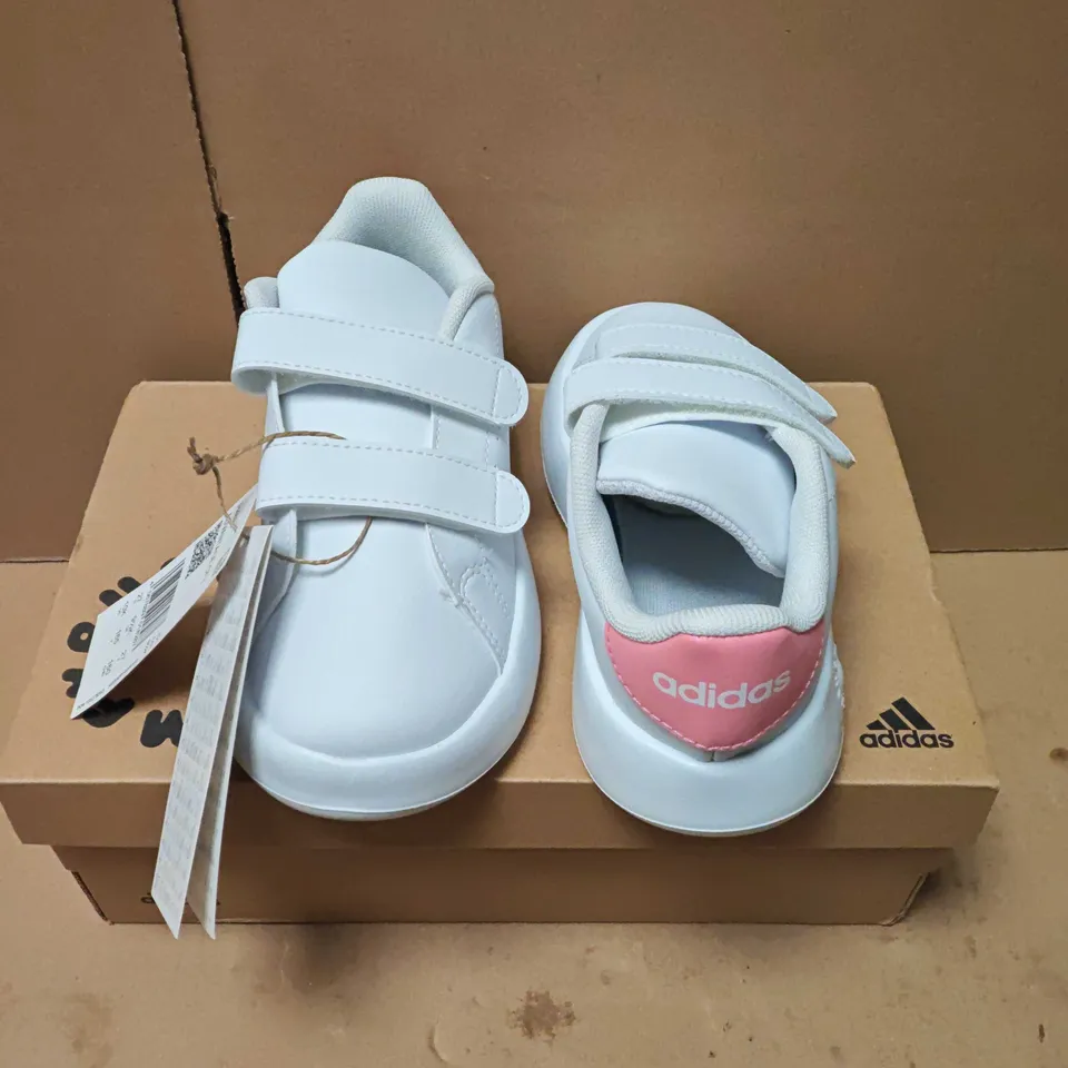 BOXED ADIDAS ADVANTAGE CF I KIDS TRAINERS – WHITE WITH PINK HEEL, UK 9½K 
