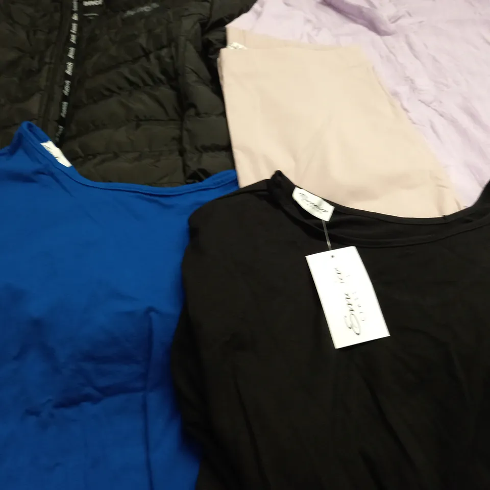 LOT OF 5 ASSORTED CLOTHING ITEMS TO INCLUDE PADDED BENCH COAT AND MAISON DE NIMES BLOUSE IN VARIOUS SIZES