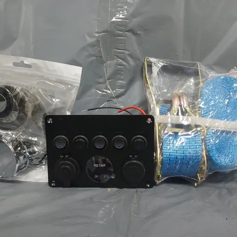 APPROXIMATELY 5 ASSORTED CAR ACCESSORIES ITEMS TO INCLUDE RATCHET STRAPS, 5-GANG SWITCH PANEL, ETC