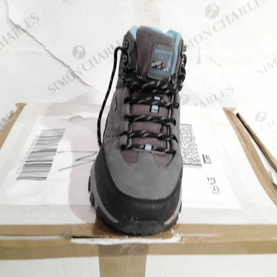 SKECHERS BLACK/GREY/BLUE HIKING BOOTS SIZE 6.5
