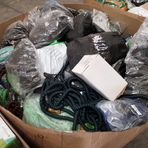 PALLET CONTAINING ASSORTED GARDEN HOSES