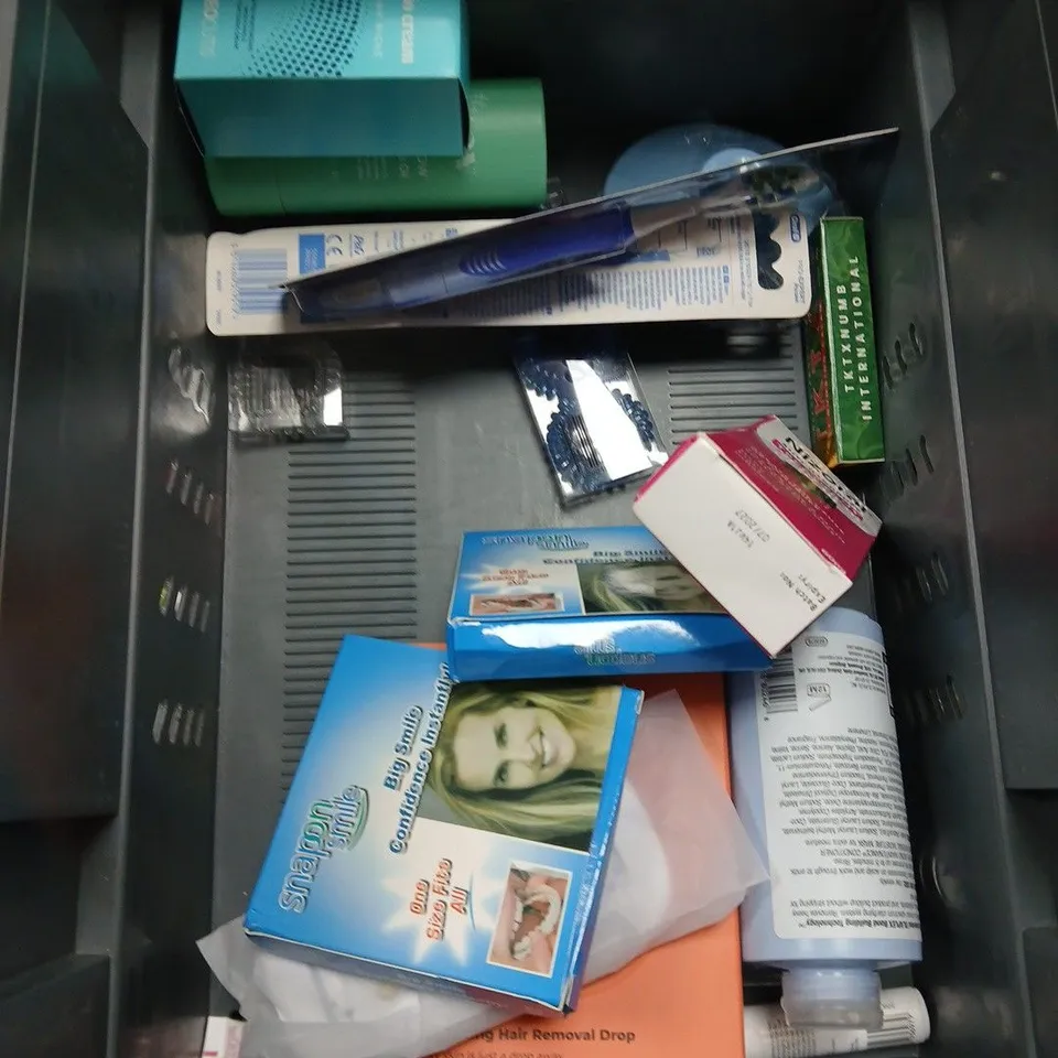 APPROXIMATEY 20 ASSORTED HEALTH AND BEAUTY PRODUCTS TO INCLUDE ALPECIN CAFFEINE SHAMPOO, CETAPHIL MOISTURISING CREAM AND PROBIOTIC TOOTHPASTE