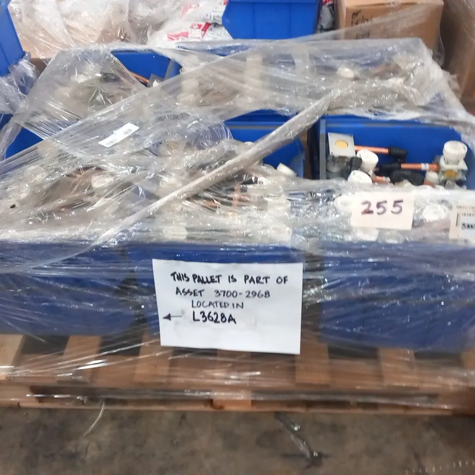 PALLET OF APPROXIMATELY 240 CMS IKON OXYGEN BRACKETS WITH COPPER PIPES