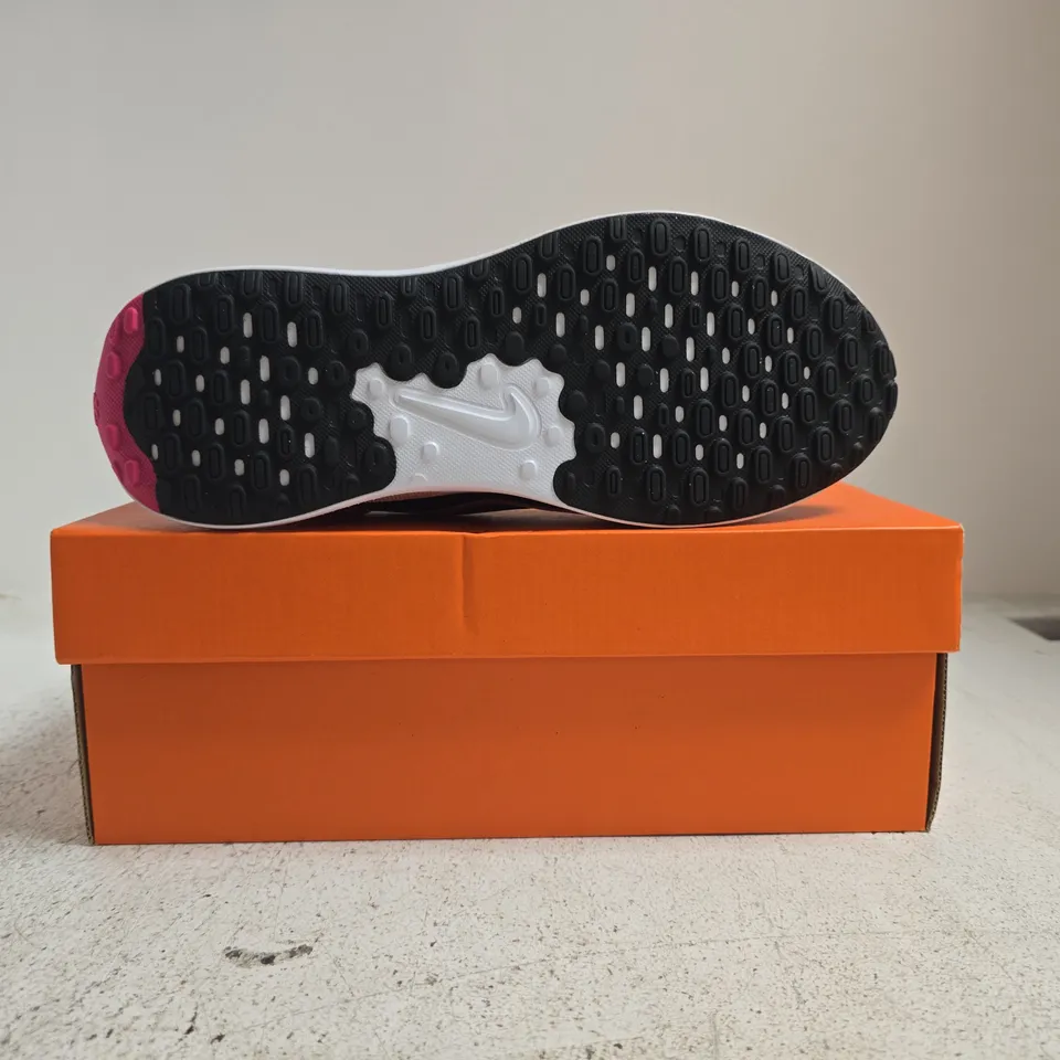BOXED PAIR OF NIKE REVOLUTION 7 TRAINERS IN BLACK/PINK SIZE UK 6
