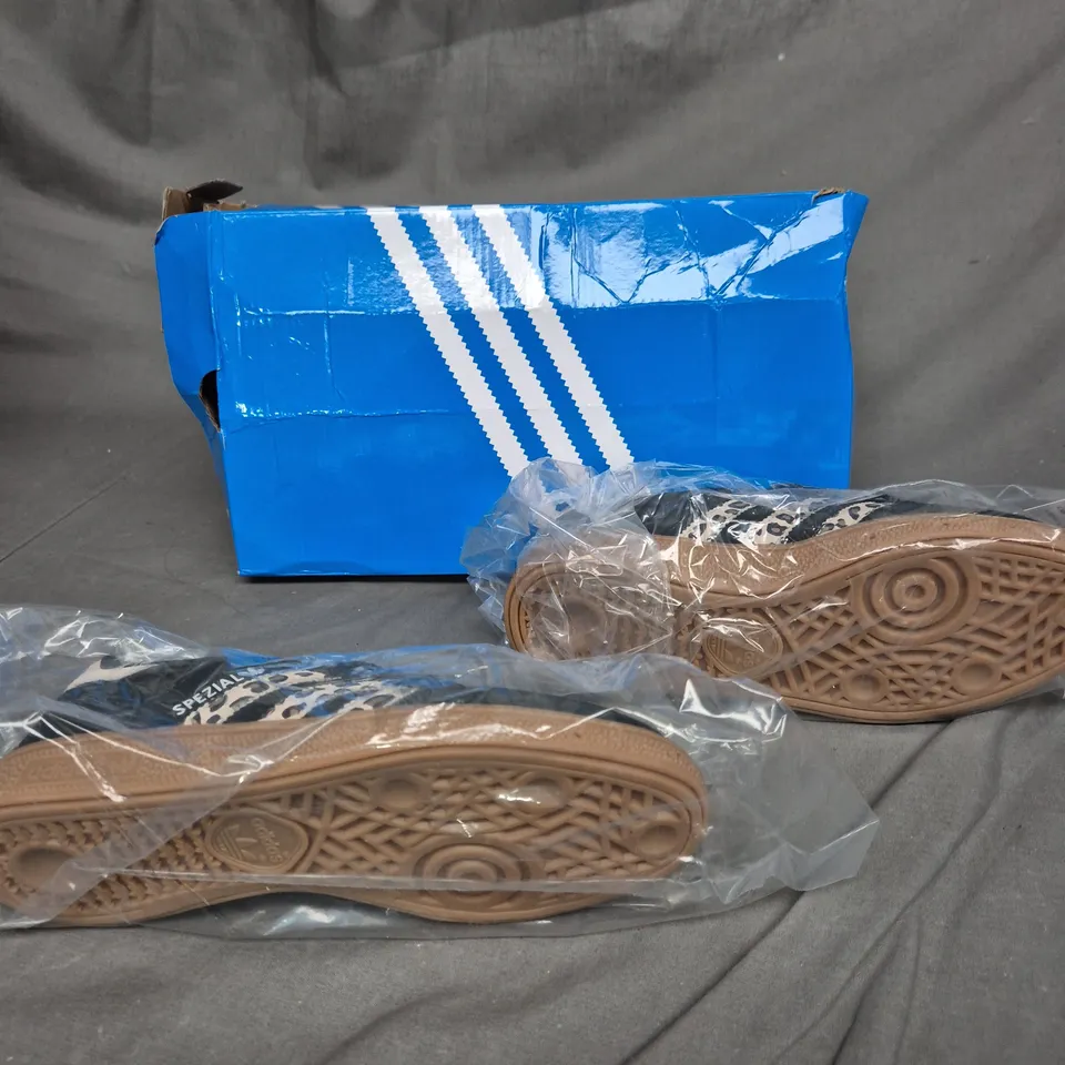 BOXED PAIR OF ADIDAS HANDBALL SPEZIAL UNISEX UK 3 1/2