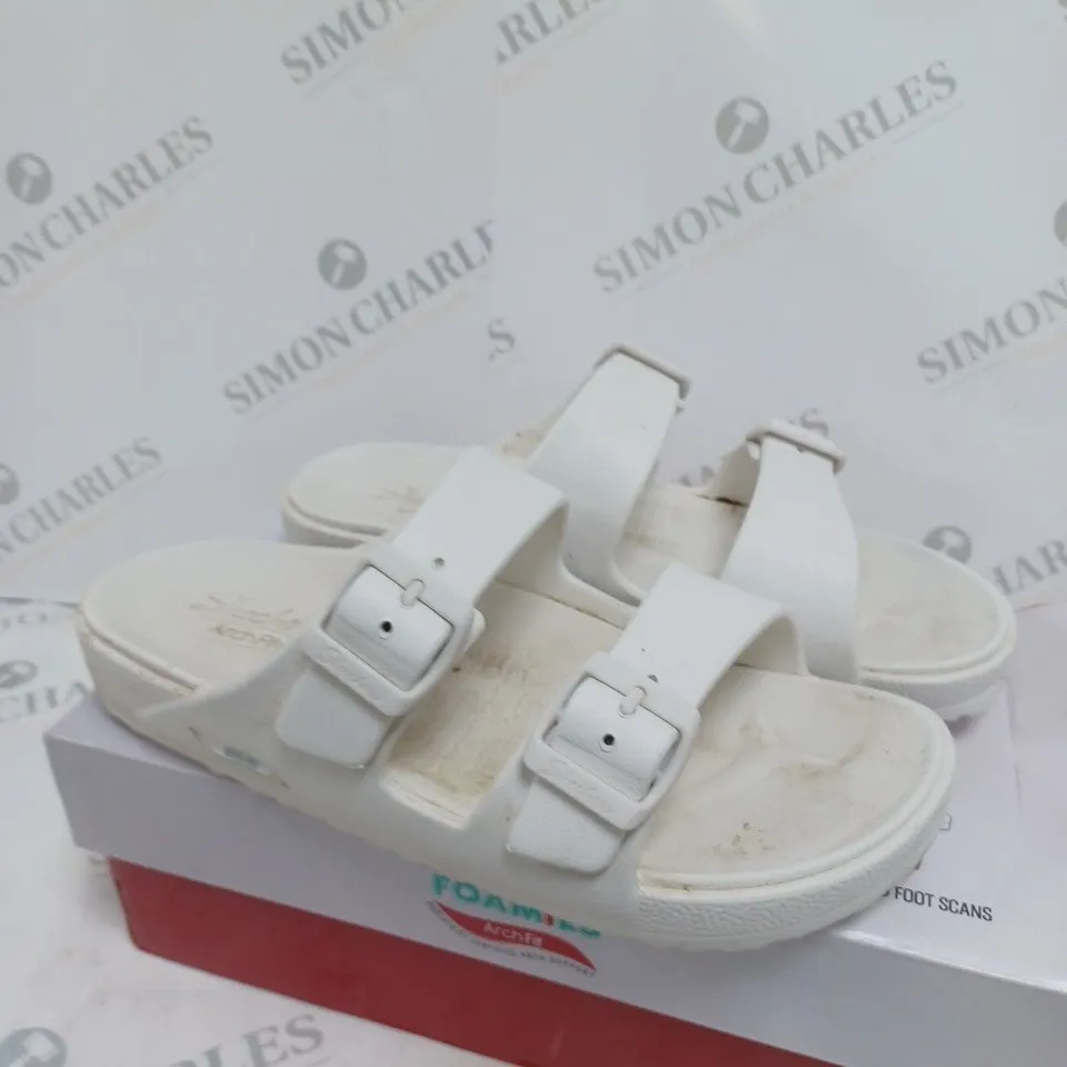 BOXED SKETCHERS FOAM SANDALS 