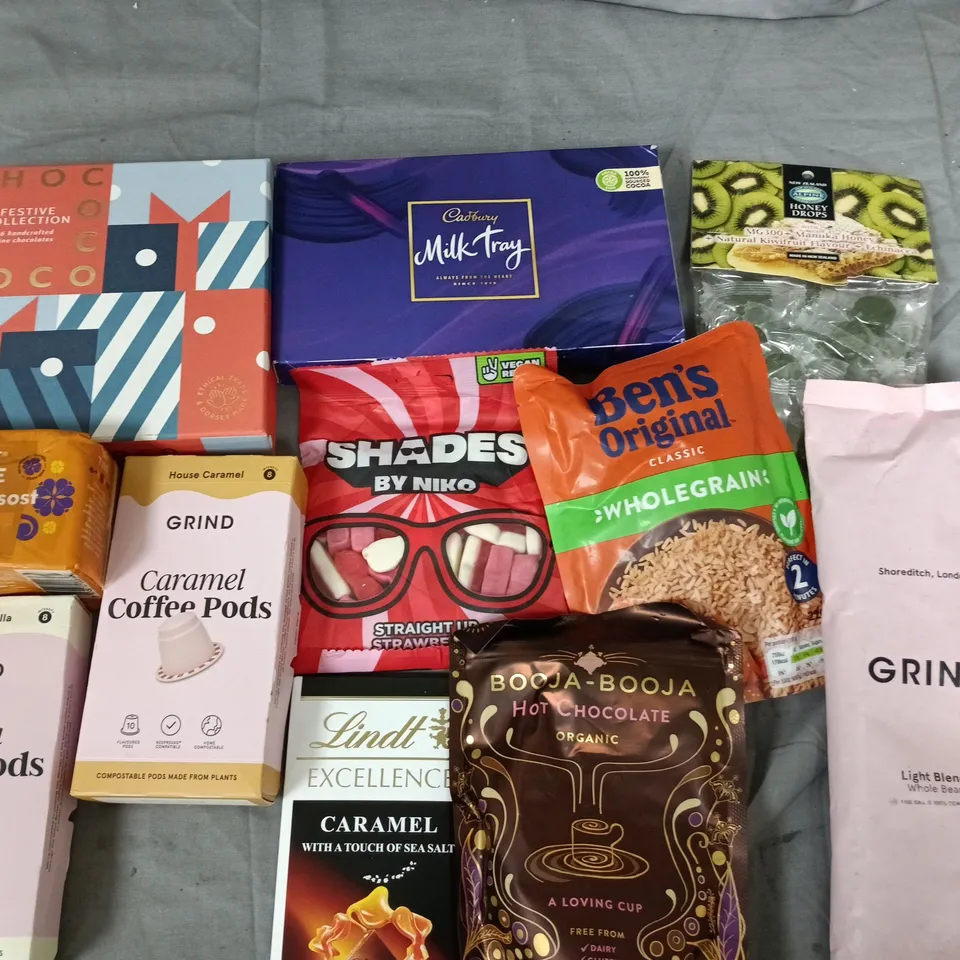 LOT OF 17 ASSORTED FOOD ITEMS TO INCLUDE MILK TRAY, GRIND COFFEE AND KIWI HONEY DROPS