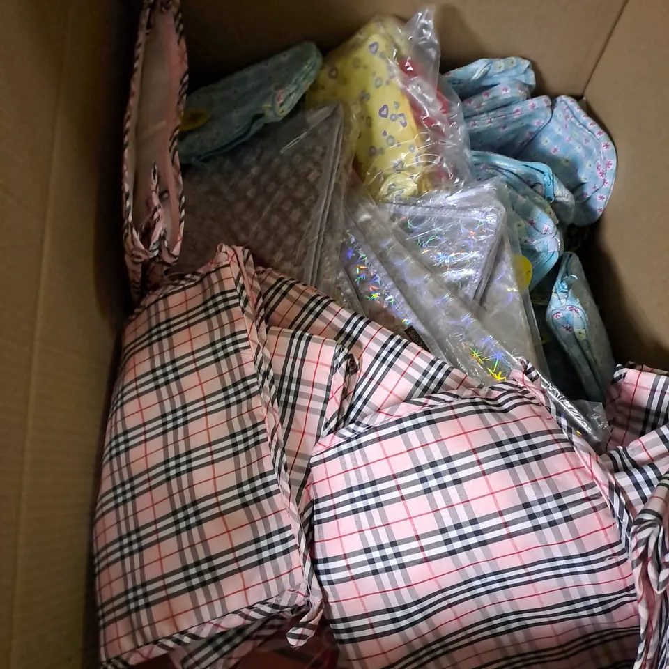BOX OF APPROX 200 ASSORTED BAGS UNLIMITED POUCHES AND BAGS IN VARIOUS COLOURS AND STYLES