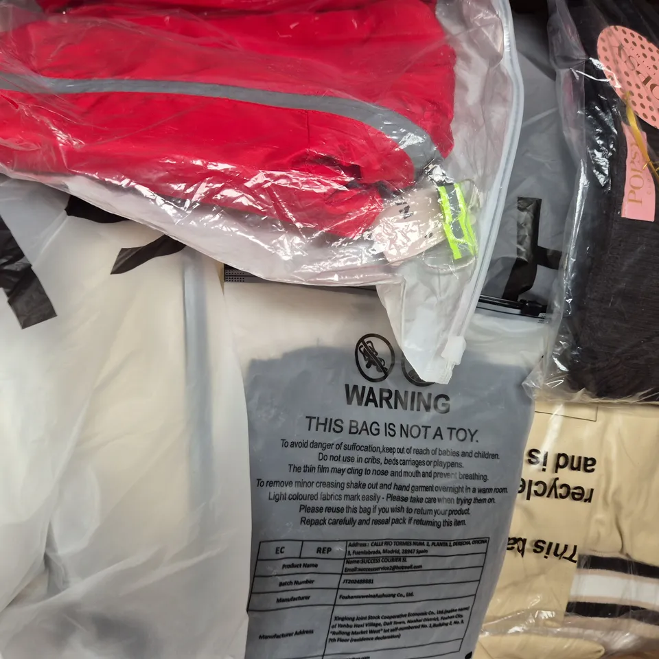 BOX OF APPROXIMATELY 20 ASSORTED CLOTHING AND FASHION ITEMS IN VARIOUS STYLES, SIZES, AND COLOURS - COLLECTION ONLY