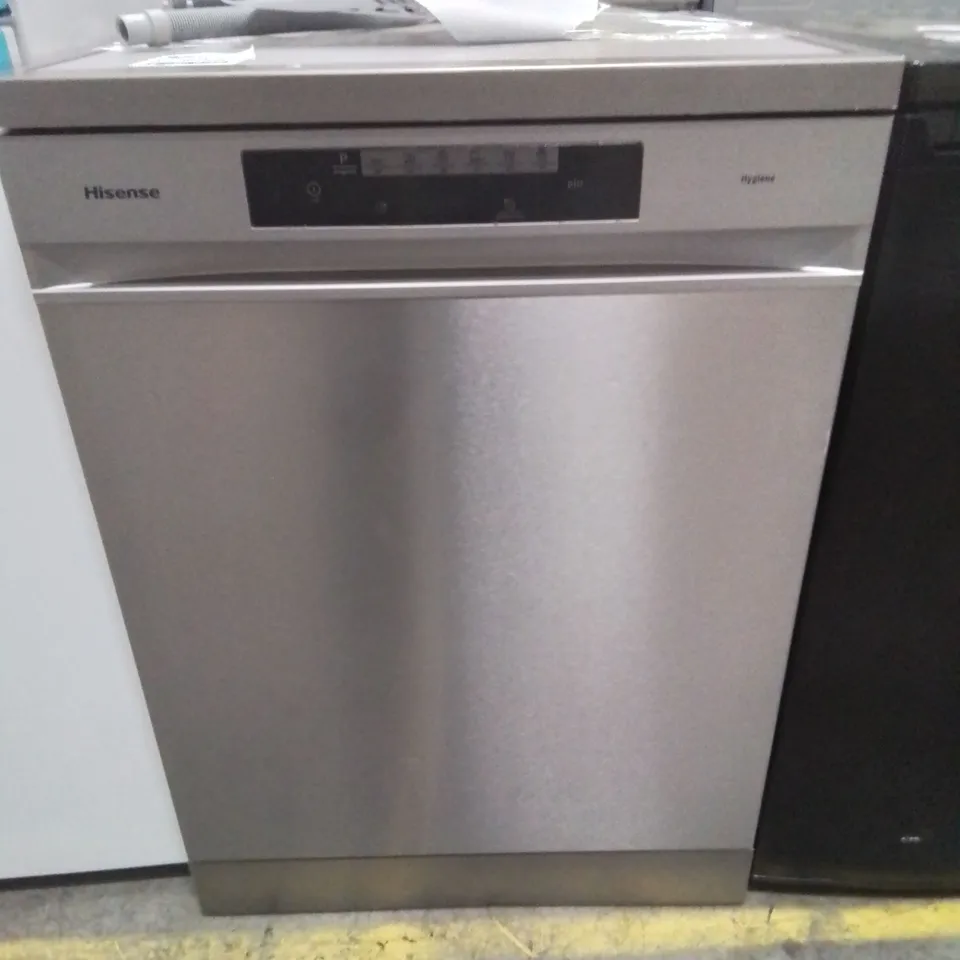 HISENSE FREESTANDING DISHWASHER IN SILVER