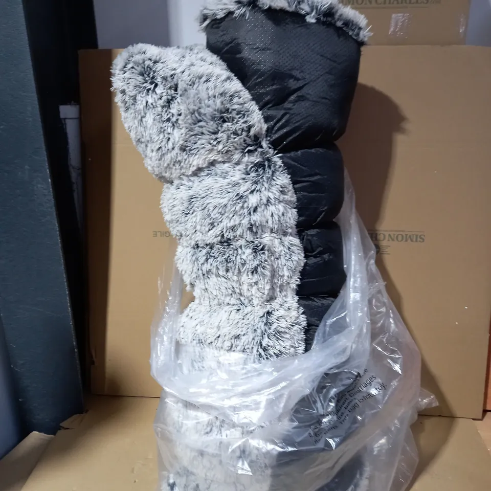 COZEE PAWS FLUFFIE RECTANGLE PLUSH DOG BED WITH ODOUROLOGY