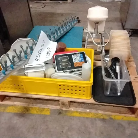 PALLET OF ASSORTED CATERING PRODUCTS TO INCLUDE;SCALES,CONTAINERS,PLATES,UTENSILS