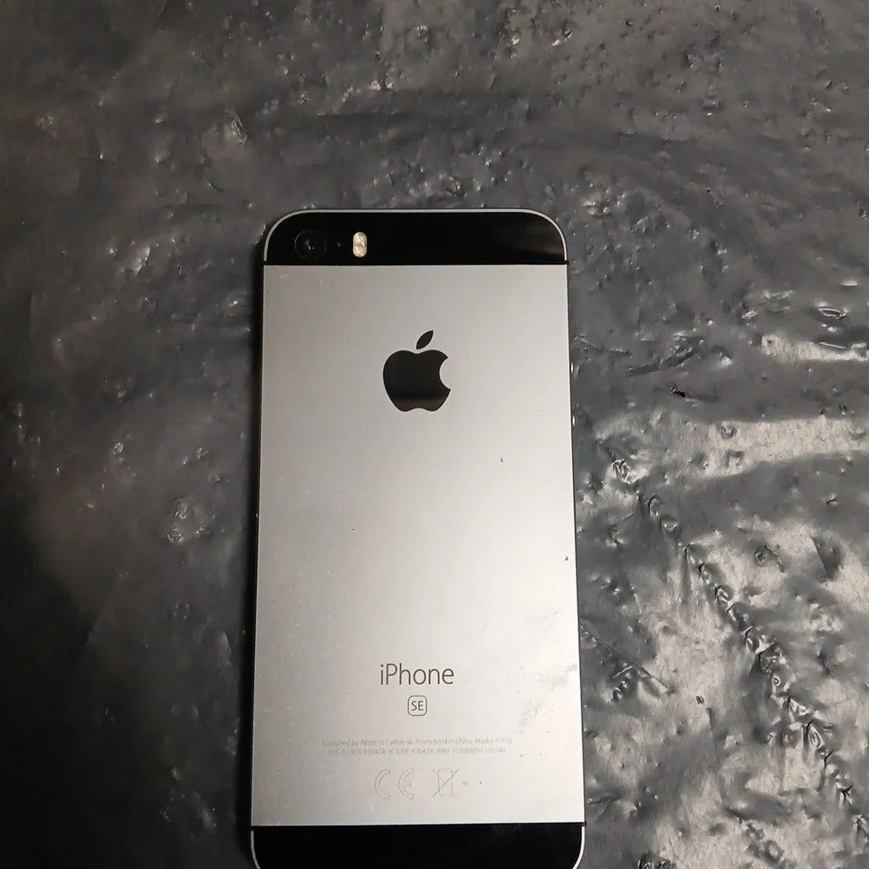 APPLE IPHONE SE – SILVER (4-INCH)