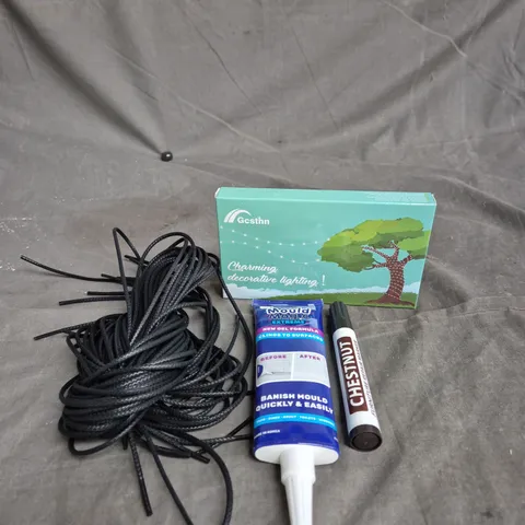 APPROXIMATELY 15 ASSORTED HOUSEHOLD ITEMS TO INCLUDE BLACK SHOES LACES, MOULD MAGIC CLEANER AND FURNITURE REPAIR MARKERS