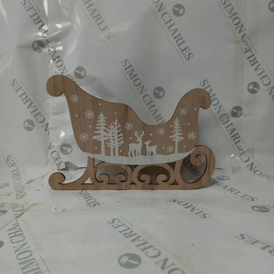 FESTIVE SLEIGH ROOM DECOR
