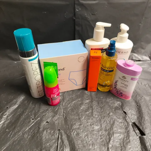 APPROXIMATEY 20 ASSORTED HEALTH AND BEAUTY PRODUCTS TO INCLUDE - BIODERMA ULTRA-SMOOTHING BALM - BED HEAD ANTI-FRIZZ SERUM - ST TROPEZ SELF TAN MOUSSE - ETC