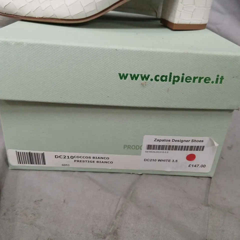 CALPIERRE DC210 WHITE CROCODILE-PRINT PUMPS – UK 3.5 (EU 36) WOMEN'S