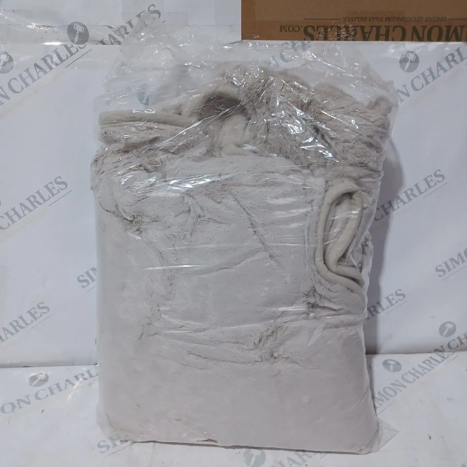 COZEE HOME HEATED THROW MODEL NO: 823506 120W CHAMPAGNE COLOUR