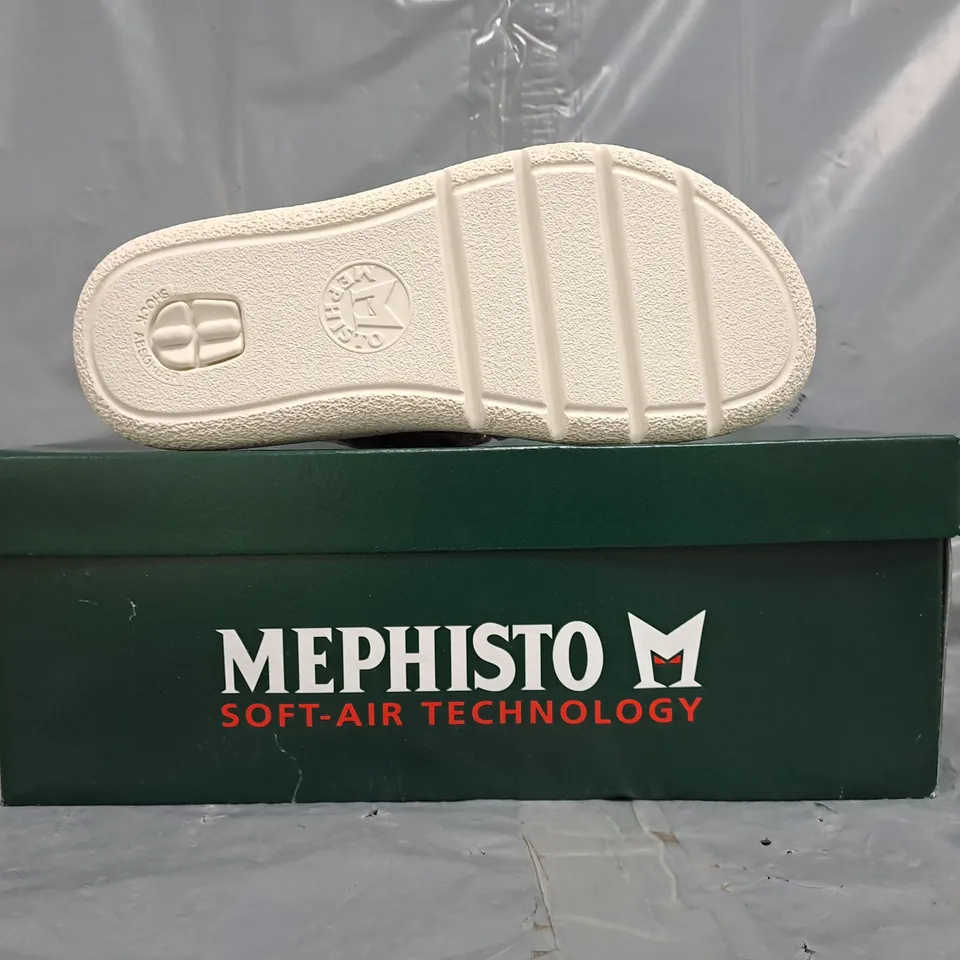 BOXED PAIR OF MEPHISTO GAYLE OPEN TOE SANDALS IN GOLD SIZE EU 38