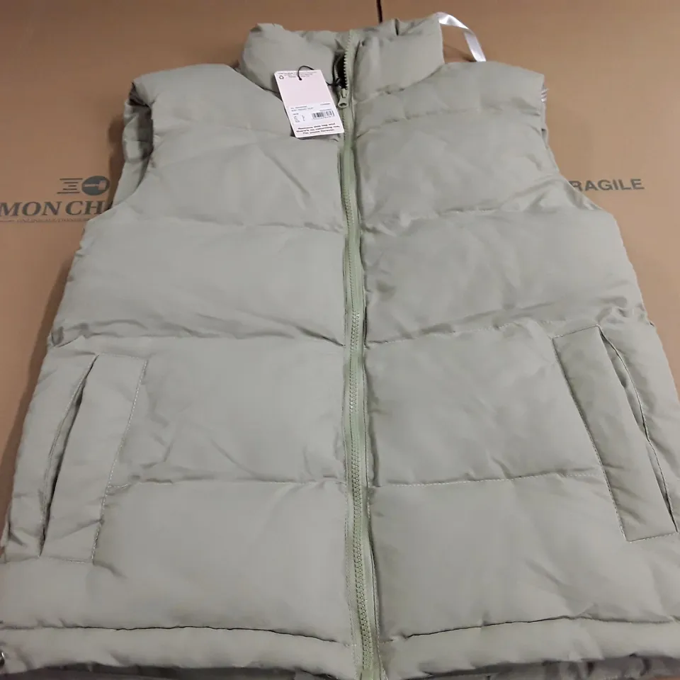 MISSGUIDED BOXY PADDED GILLET IN SAGE - UK 4