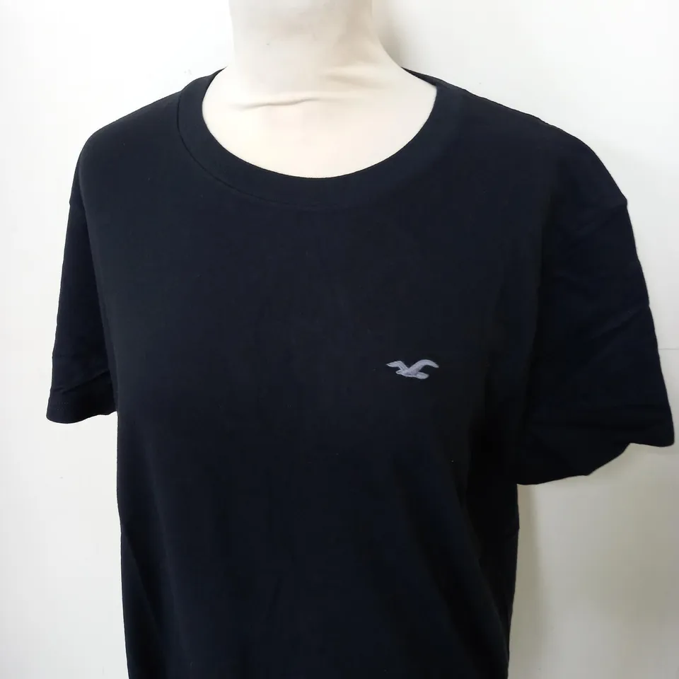 HOLLISTER CASUAL LOGO T-SHIRT IN BLACK SIZE M