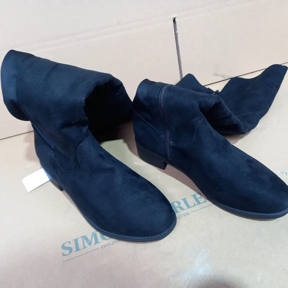PAIR OF SIZE 38 YOURS BLACK BOOTS 