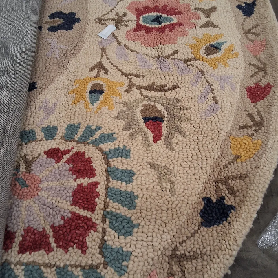 PATTERNED PATTERNED OVER CREAM CIRCULAR RUG - 235CM